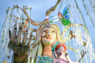 Il Carnevale di Viareggio - 2025 - Bonetti Luigi - La felicità è come una farfalla - carro - 8°