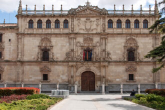 Alcalá de Henares (C_de Madrid)_Fachada Universidad_Spanish Tourist Board-Tourspain