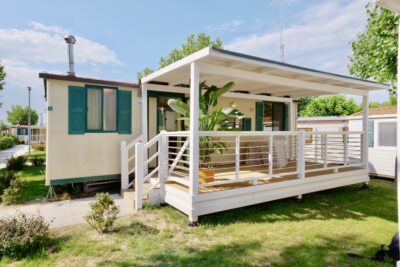 Centro Vacanze Camping Spinnaker a Fermo nelle Marche per famiglie, esterno bungalow