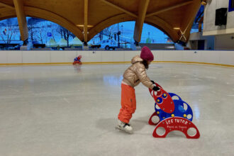 friuli venezia giulia inverno attivita famiglie Palaghiaccio Forni di Sopra 