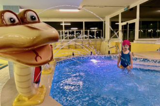 friuli venezia giulia inverno attivita famiglie Complesso sportivo Forni di Sopra piscina per bambini