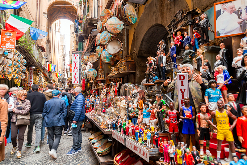 Via San Gregorio Armeno, Napoli © EnginKorkmaz