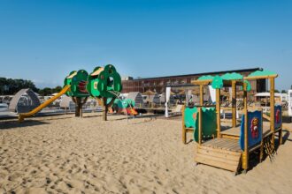 Lino delle Fate con bambini, giochi in spiaggia