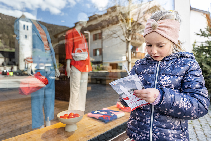 Caccia alle uova di Pasqua con bambini in Alto Adige, San Candido, foto di wisthaler.com