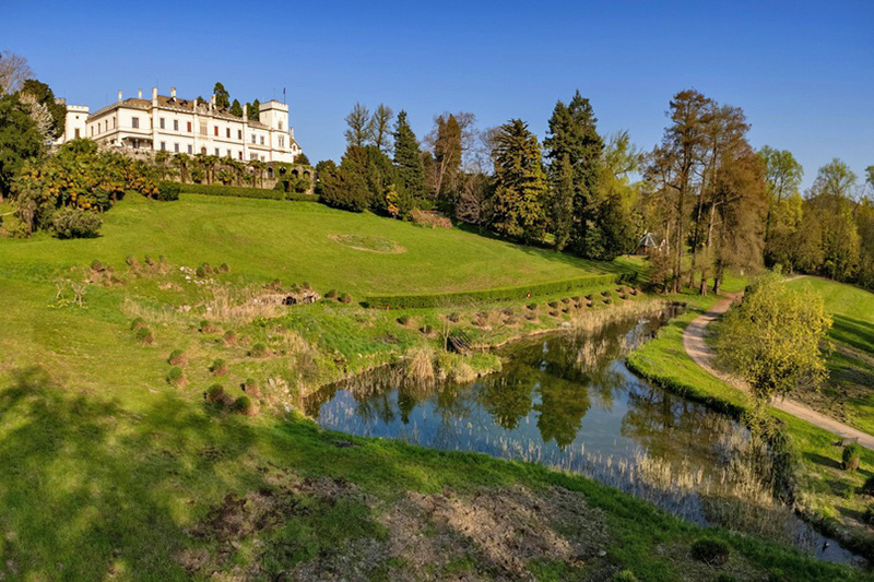 Panoramica giardini al Castello delle Sorprese