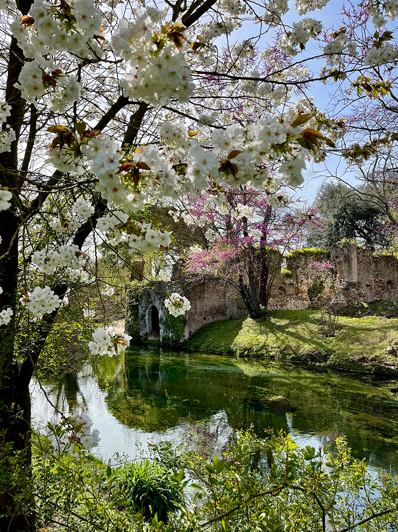 Giardino di Ninfa, antica dogana, archivio Fondazione Roffredo Caetani