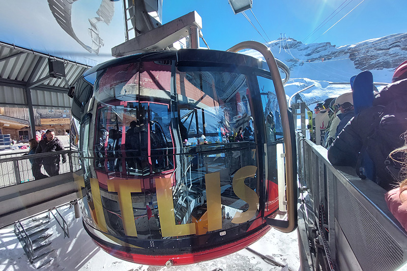 Titlis gondola rotante