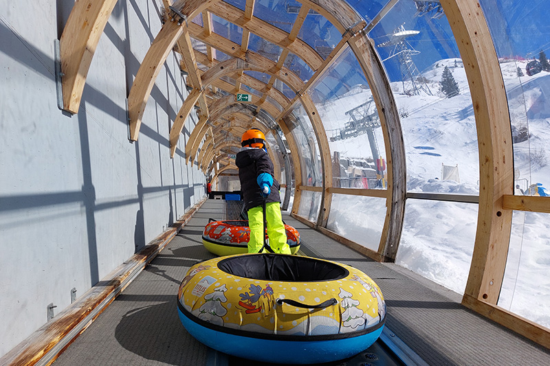 Gommoni per bambini sul Titlis in Svizzera