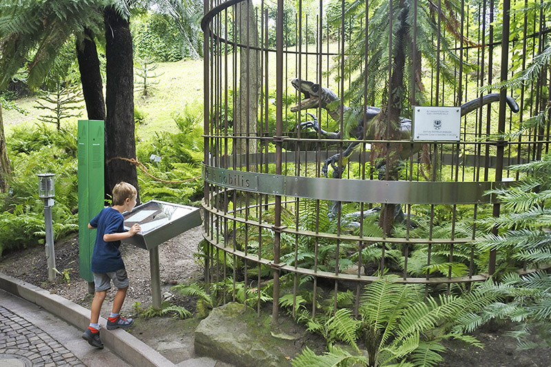 Giardini di Castel Trauttmansdorff con bambini, dinosauro