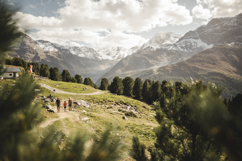 Val-Venosta_family_ph_IDM-Sudtirol-Alto-Adige_Armin-Terzer