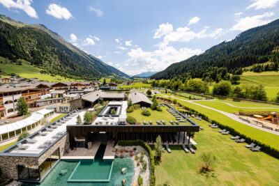 Schneeberg Family Spa Resort in Alto Adige per famiglie, panoramica esterna struttura