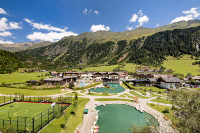Schneeberg Family Spa Resort in Alto Adige per famiglie, panoramica esterna struttura