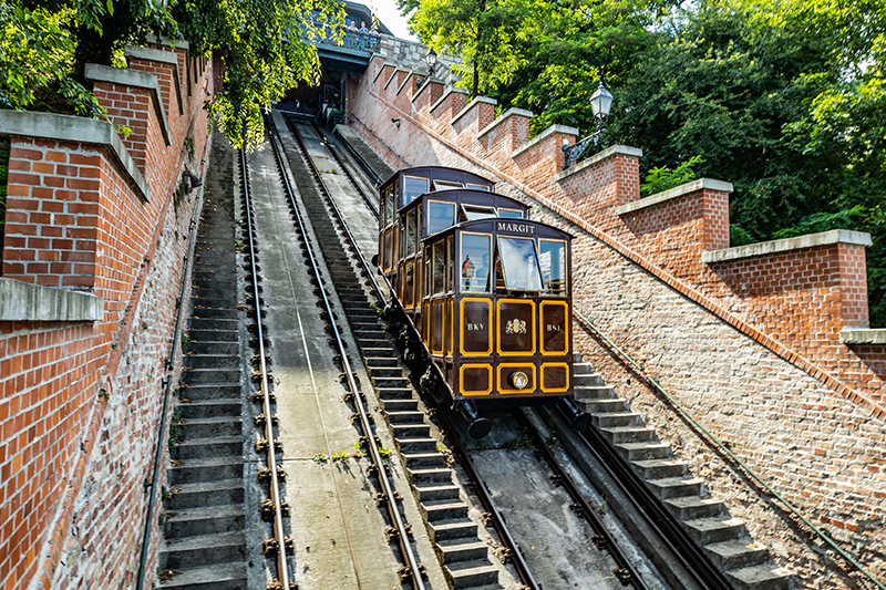 Funicolare per salire al quartiere Castello di Budapest © Visit Hungary