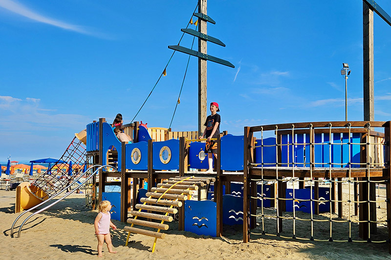 Playground in spiaggia