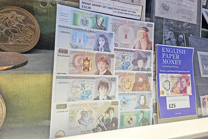 Tour Harry Potter a Londra, banconote a Cecil's Court