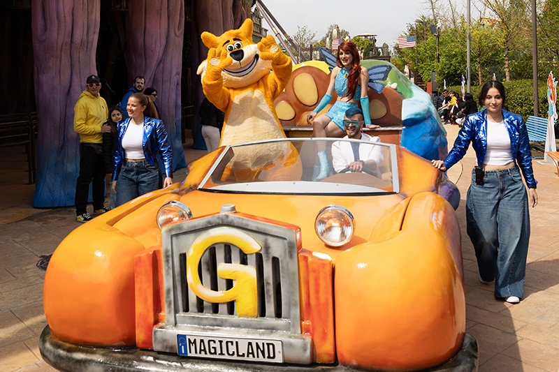 La mascotte di Magicland Gattobaleno e Bloom
