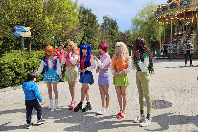 Le fatine Winx al parco divertimenti MagicLand
