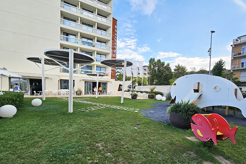 Family Hotel Nautilus Pesaro con i bambini, giardino