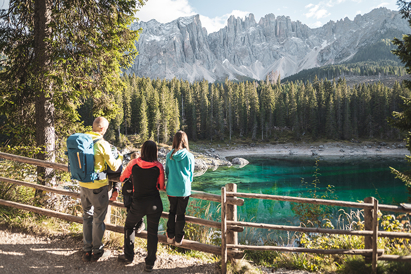 Famiglia al Lago di Carezza