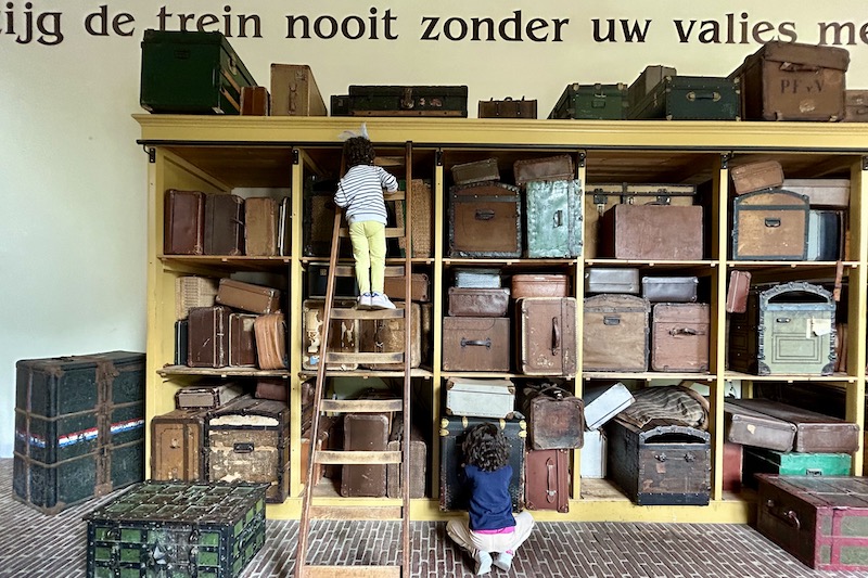 Utrecht_MuseoFerroviario_valigie2_phGrottoM