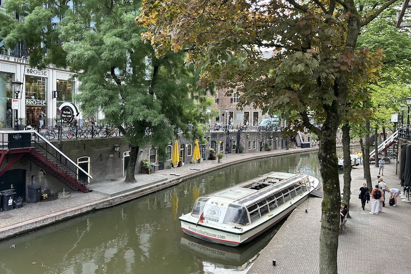 Utrecht_battello_canale_phGrottoM