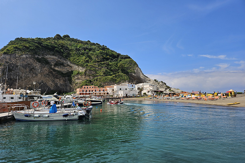 Borgo e spiaggia di Sant'Angelo a Ischia