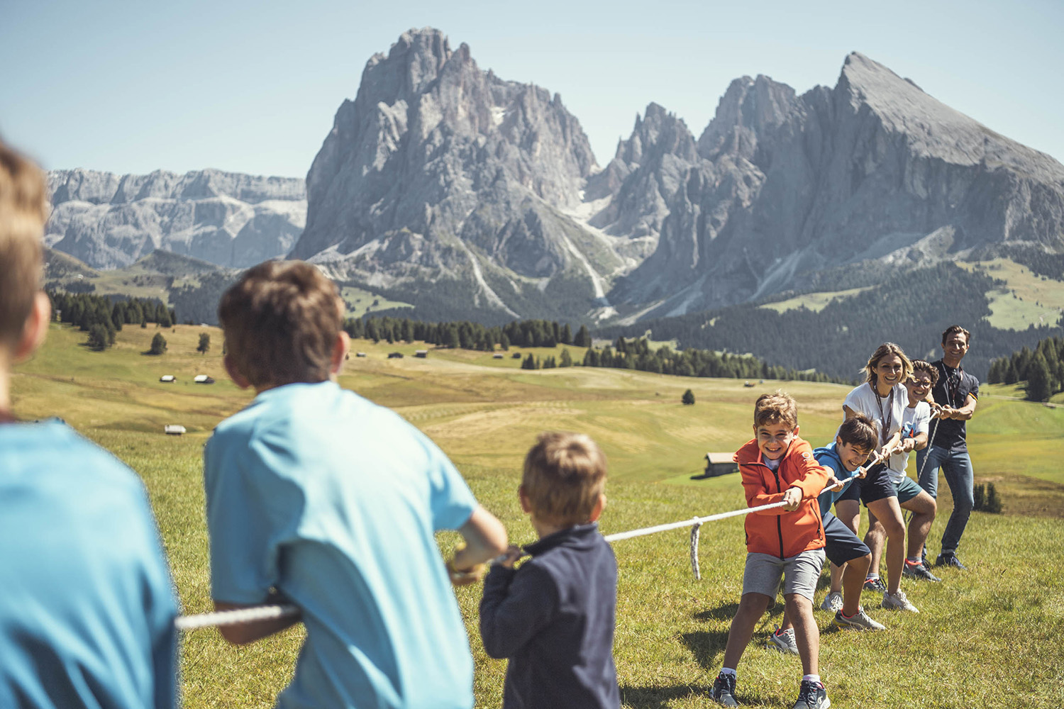 Giochi sull'Alpe di Siusi nella grigliata del Cavallino Bianco