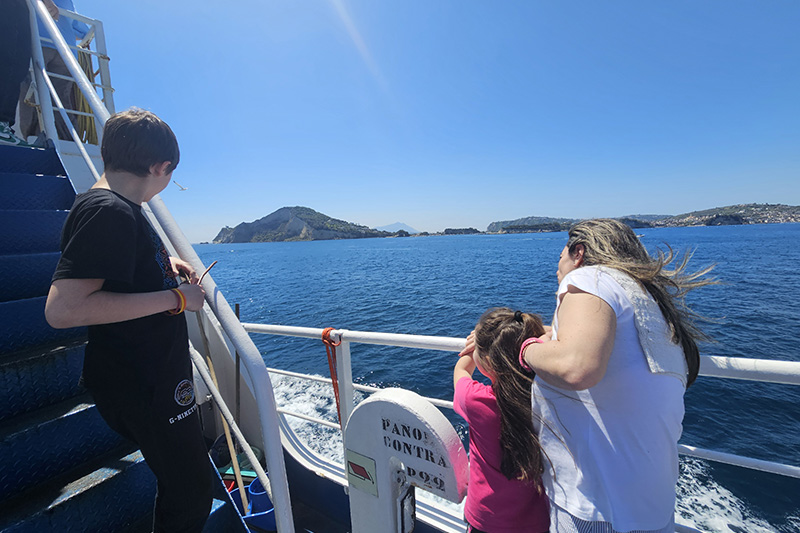 Arrivare a Ischia con i bambini, i traghetti