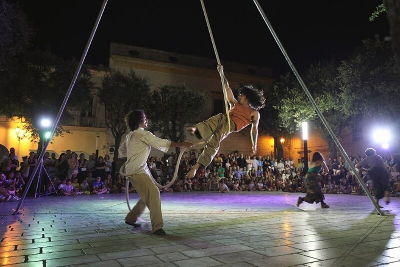 Nardò: Circonauta, il Festival del Circo contemporaneo. Acrobati in piazza
