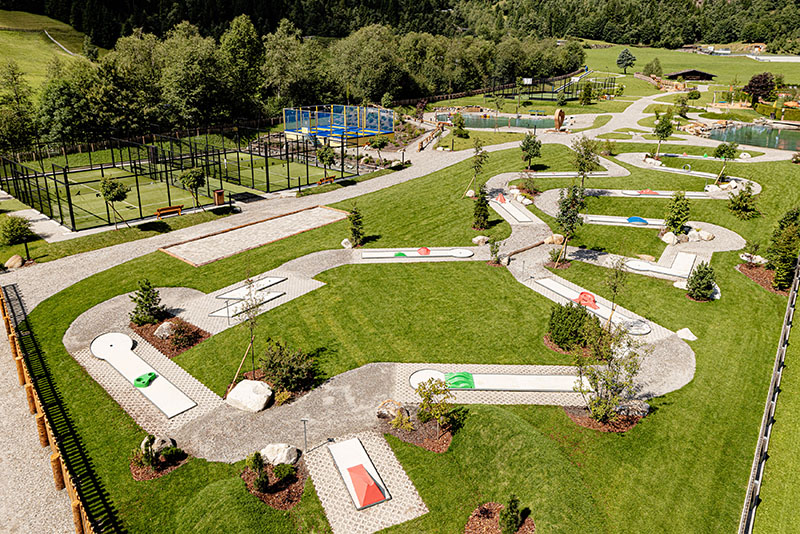 Schneeberg Resort con i bambini, mini-golf e campi sportivi