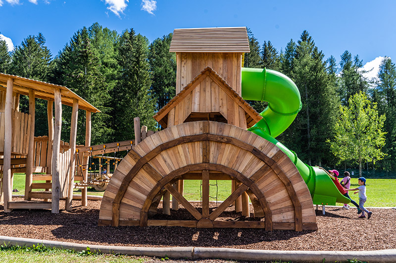Parco Palù per bambini in estate sull'Alpe Cimbra