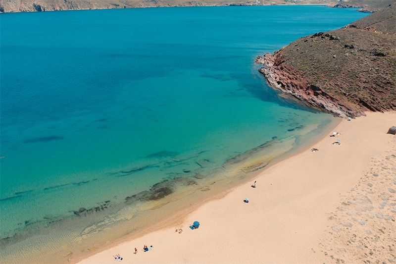 La spiaggia di Agios Sostis a Mykonos