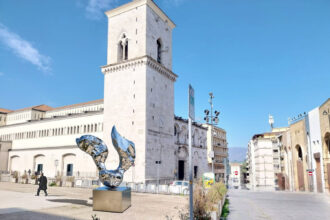 mostre per bambini Scultura Sirena Mostra Helidon Xhixha. Benevento in luce