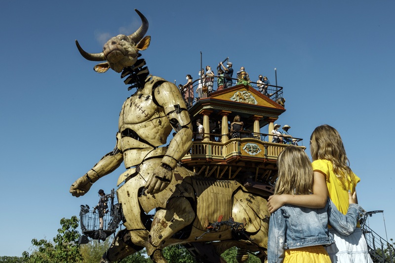 Tolosa, il gigantesco minotauro alla Halle de la Machine