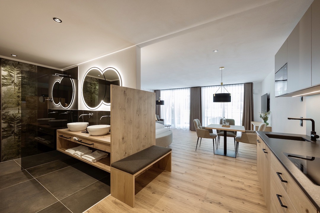 Ramilia Family Apartaments a Naturno in Val Venosta, appartamento con soggiorno con vista