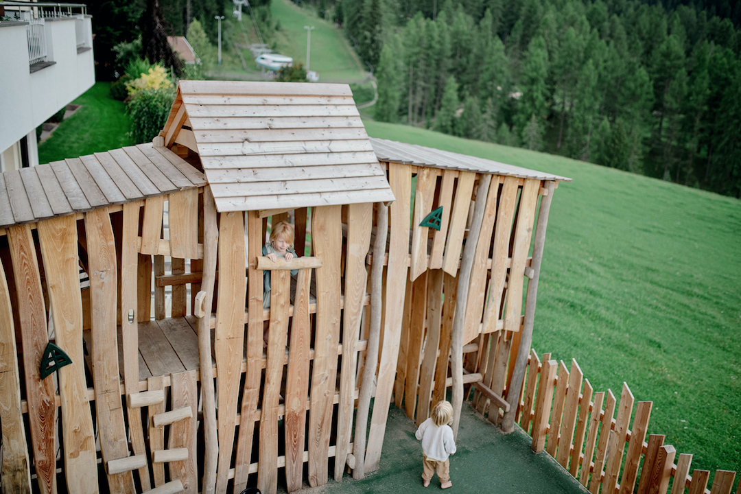 Hotel Maria Adventure Family Hotel & Lodge a Obereggen per bambini, spazio giochi esterno phPietrasyk Joana