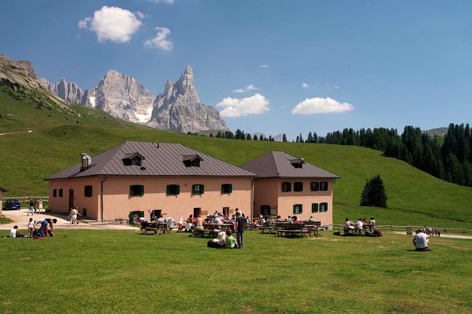 Passeggiate in malga con i bambini in val di fiemme, Malga Juribello