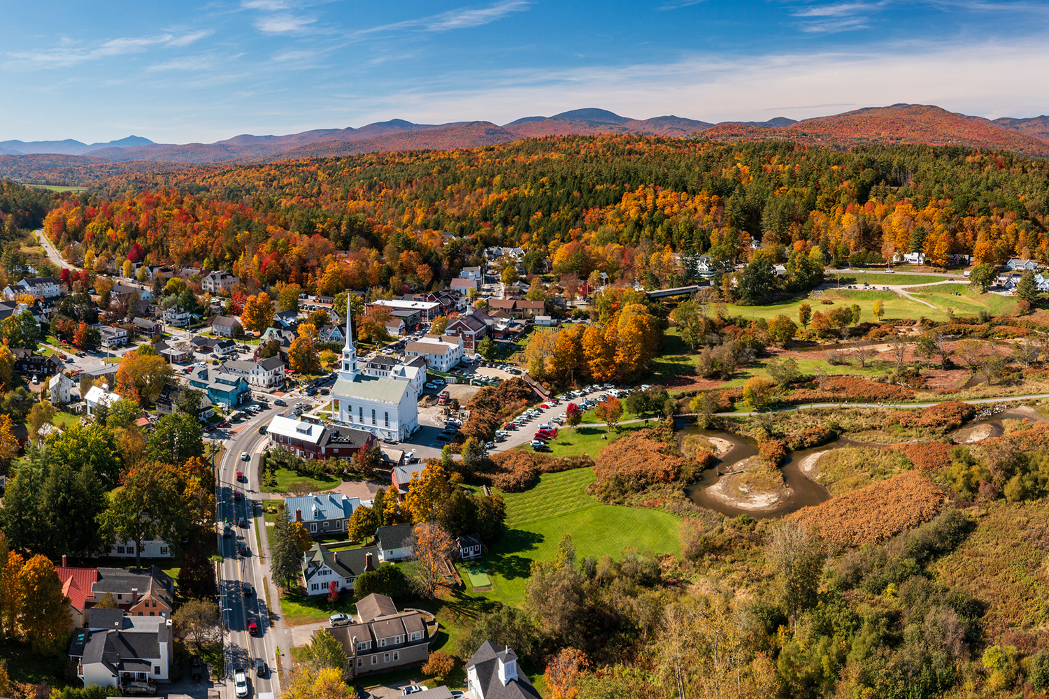 Viaggio on the road in New England in autunno © iStock / BackyardProduction