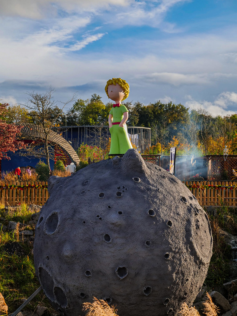 Il Piccolo Principe e il suo asteroide © Parc du Petit Prince