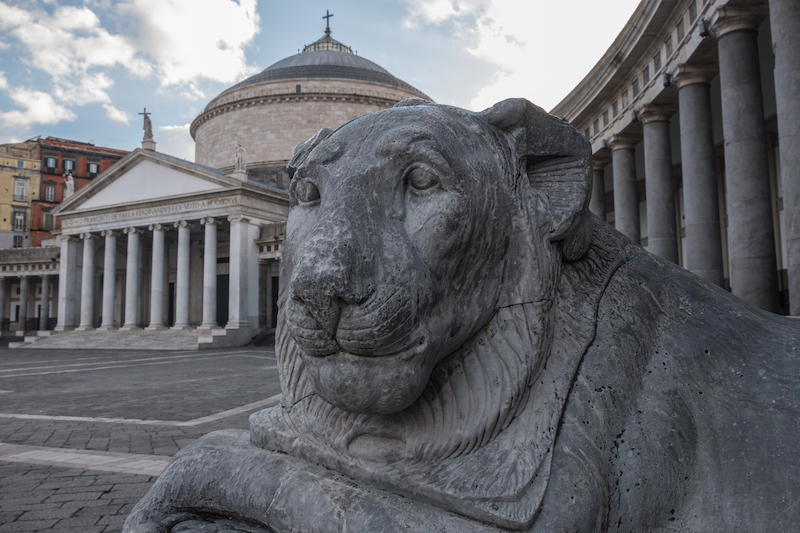 piazza del plebiscito, scultura leone
