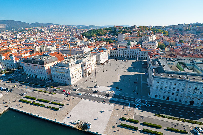 Trieste con bambini, piazza Unità d'Italia.
