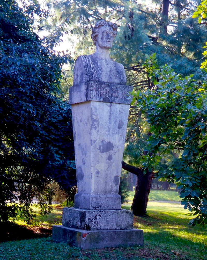 statua virgilio bosco virgiliano, mantova