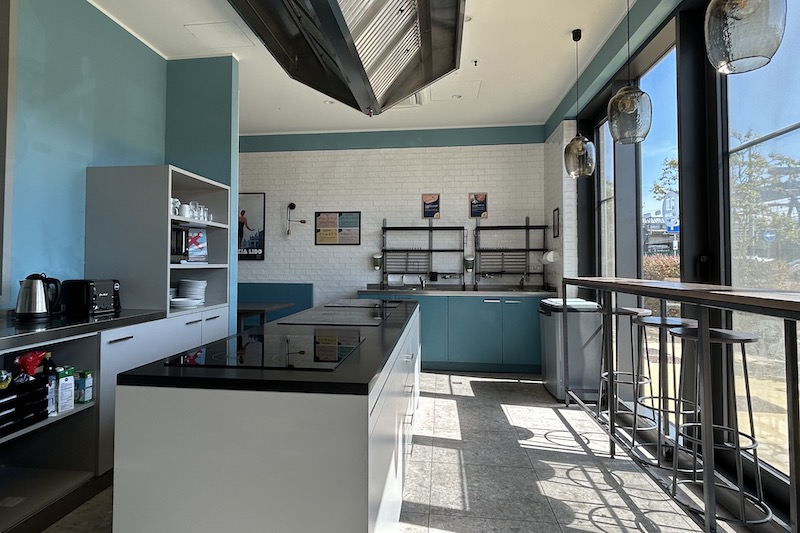 cucina in comune Meininger Venezia Mestre