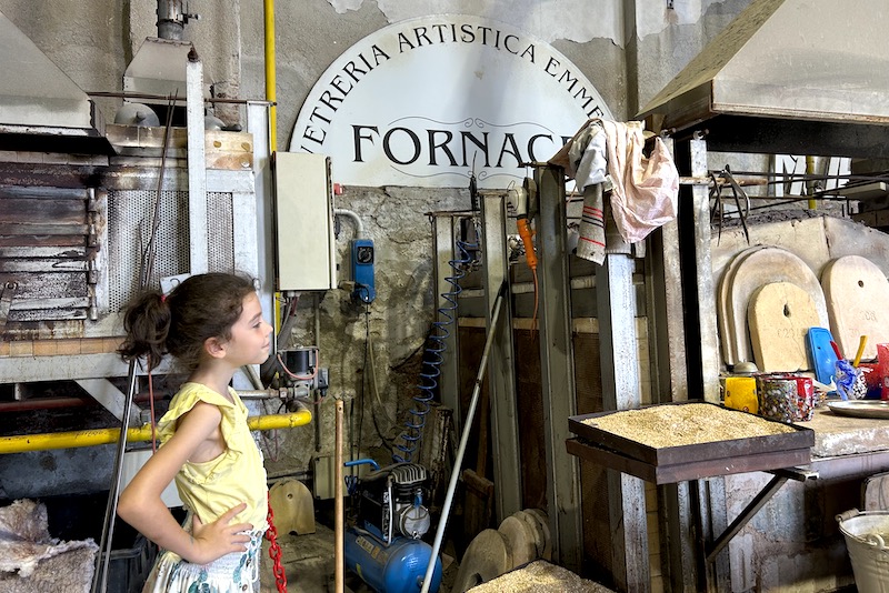 fornace vetro bambina
