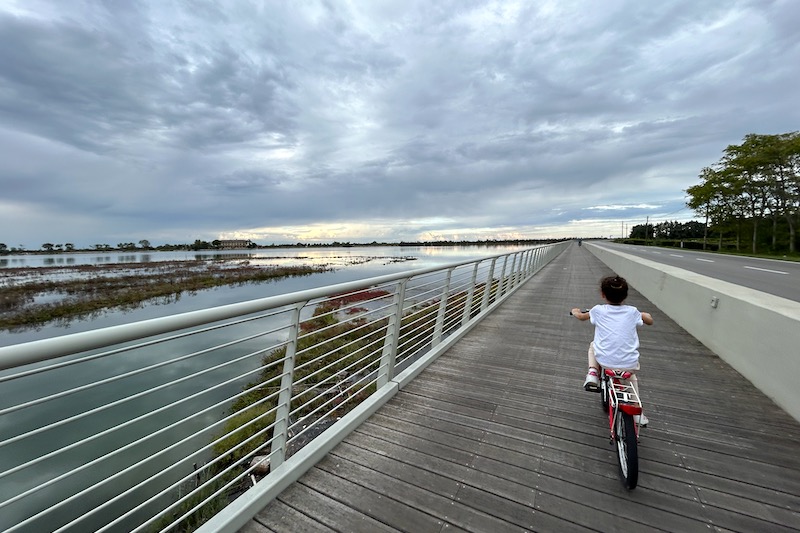 bambina pista ciclopendonale via del respiro cavallino treporti