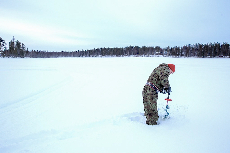 finlandia fattoria lapponia pesca sul ghiaccio