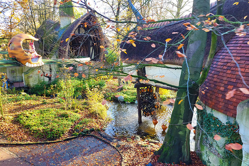 Parco di Efteling in Olanda in autunno e inverno, monorotaia