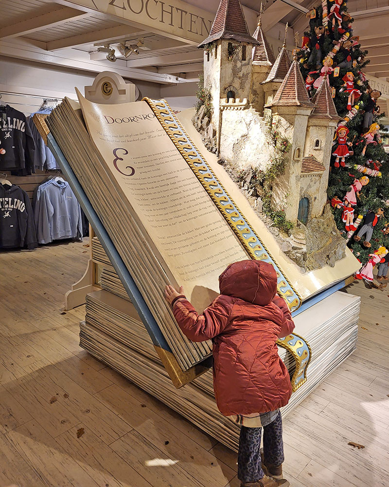 Parco di Efteling in Olanda in autunno e inverno, uno shop a tema