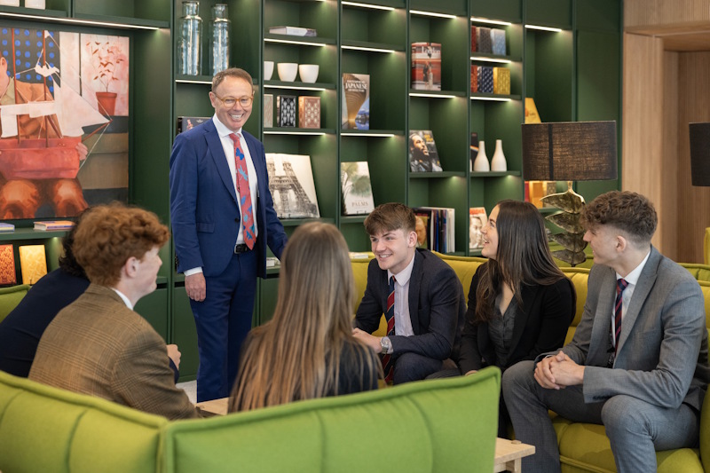 Il rettore del Brighton College in Inghilterra