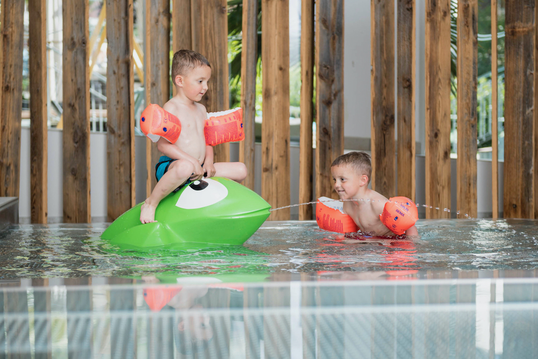 Stroblhof Active Family Spa Resort in Val Passiria per famiglie, giochi in piscina